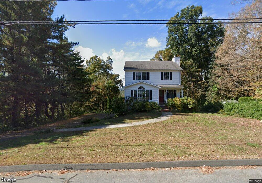 135 Richardson Dr, Middlebury, CT 06762 - photo 1