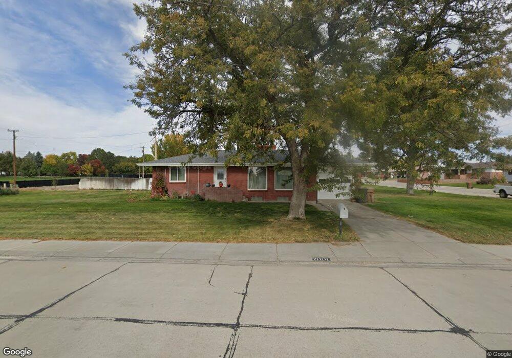 2001 E 34th St, Scottsbluff, NE 69361 - photo 1