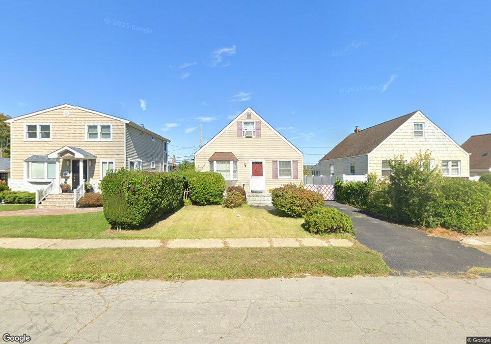 126 Riviera Pkwy, Lindenhurst, NY 11757 - photo 1