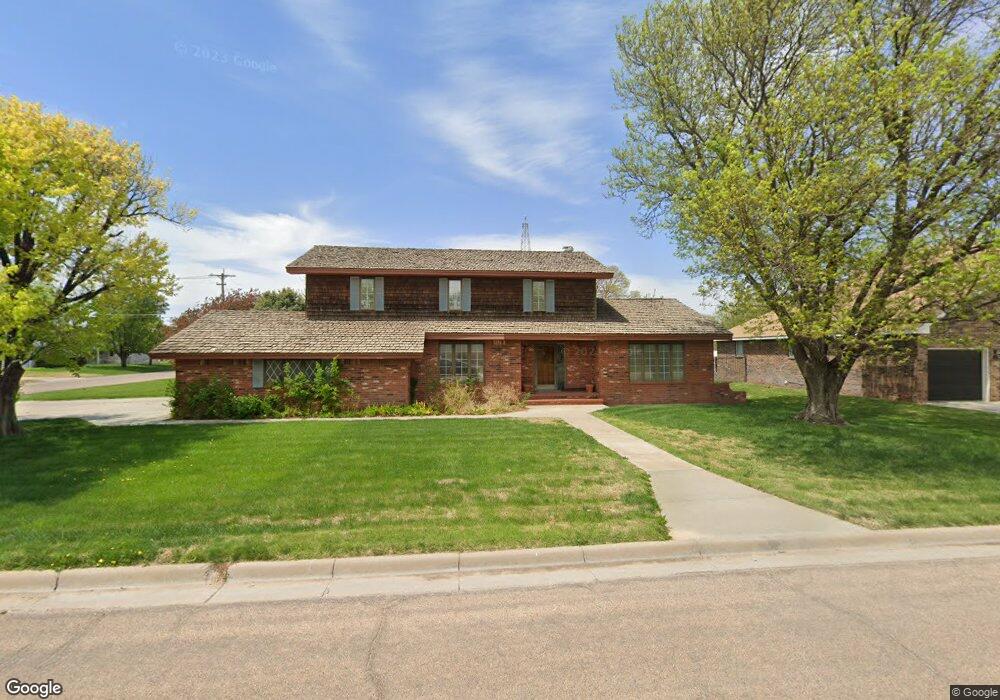 915 S Trindle St, Hugoton, KS 67951 - photo 1