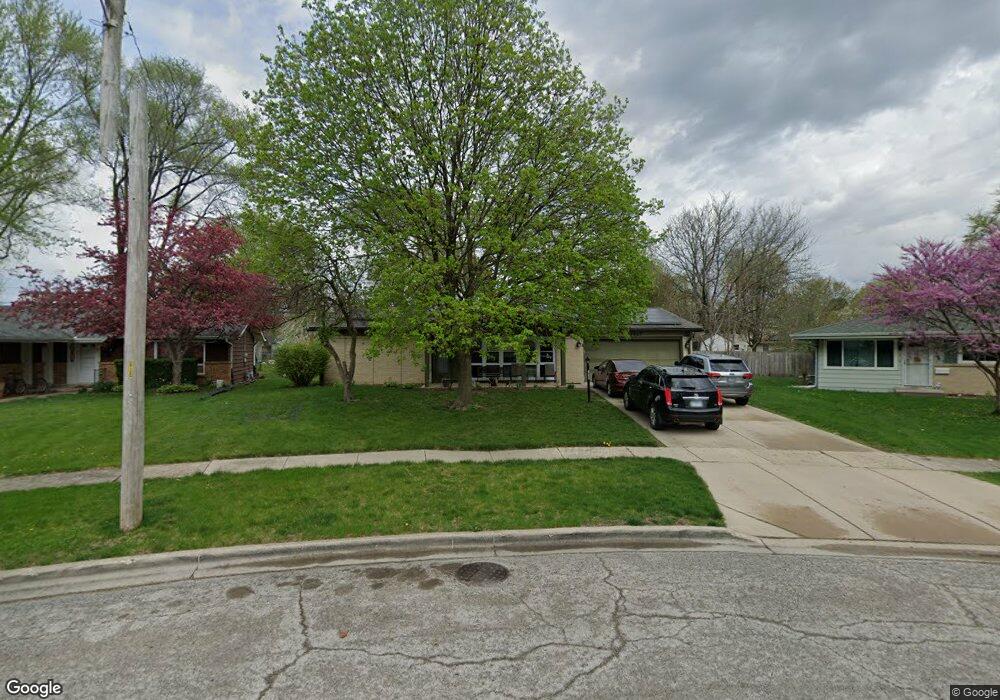 1427 Crestwood Ct, Aurora, IL 60506 - photo 1