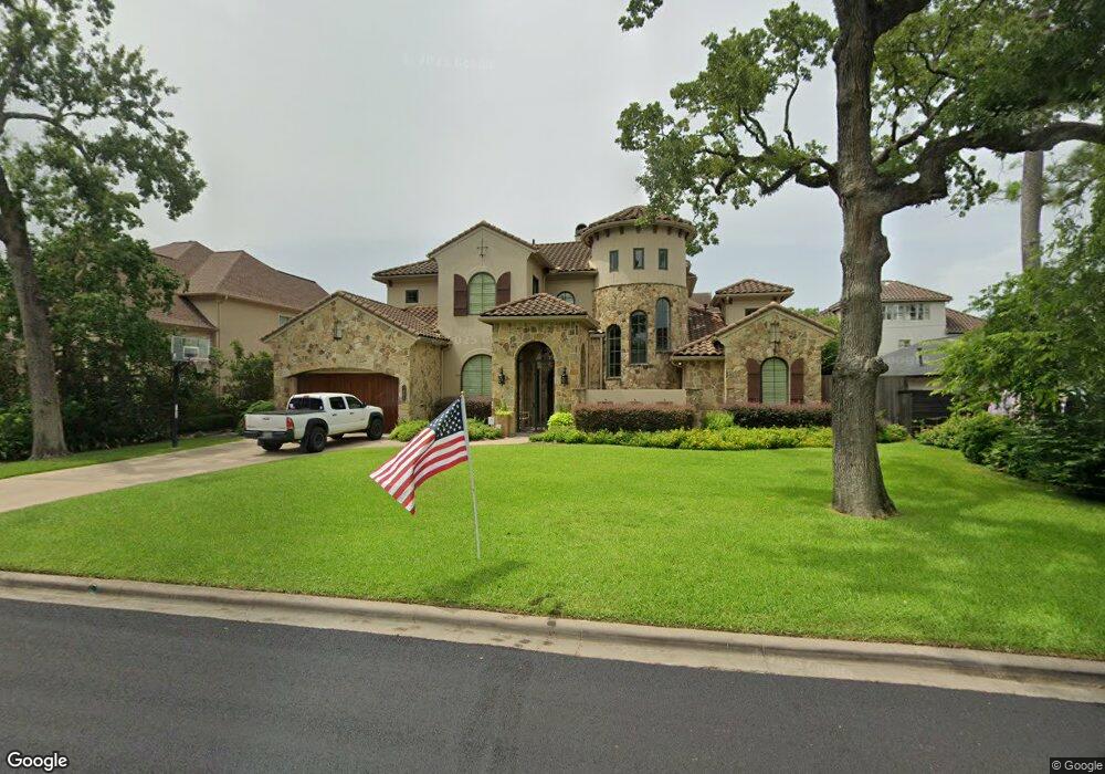 7802 Brykerwoods Dr, Houston, TX 77055 - photo 1