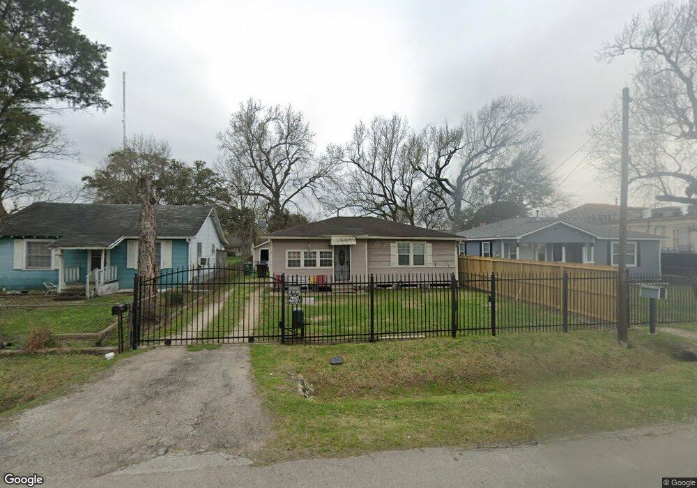 110 Weisenberger Dr, Houston, TX 77022 - photo 1