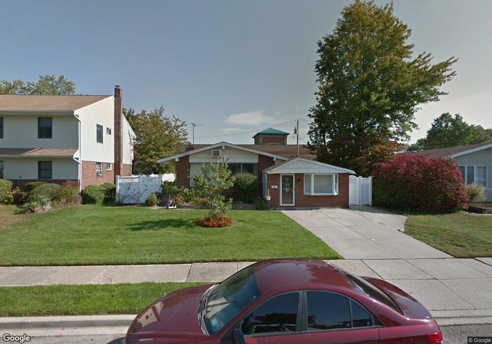 652 Dolores Ln, Bethpage, NY 11714 - photo 1