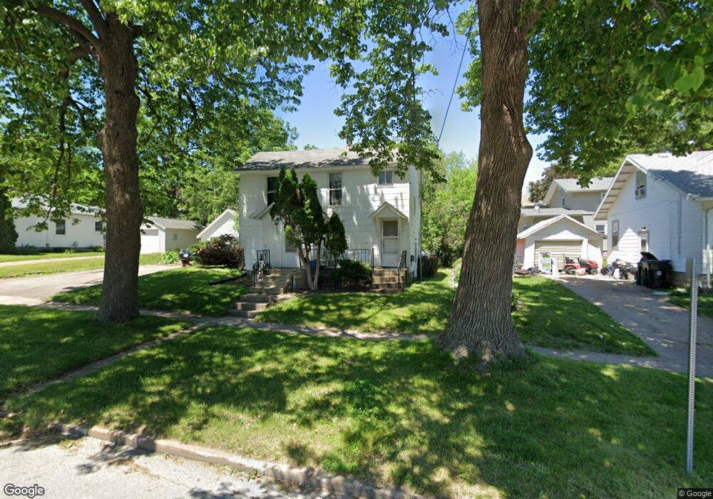 1009 W 3rd St, Cedar Falls, IA 50613 - photo 1