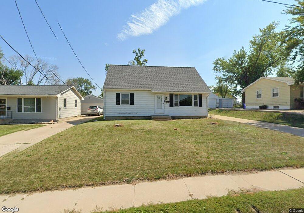 31 Edgewood Rd NW, Cedar Rapids, IA 52405 - photo 1