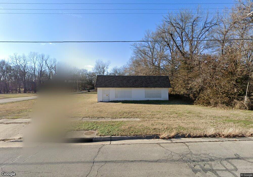 1217 S 21st St, Parsons, KS 67357 - photo 1