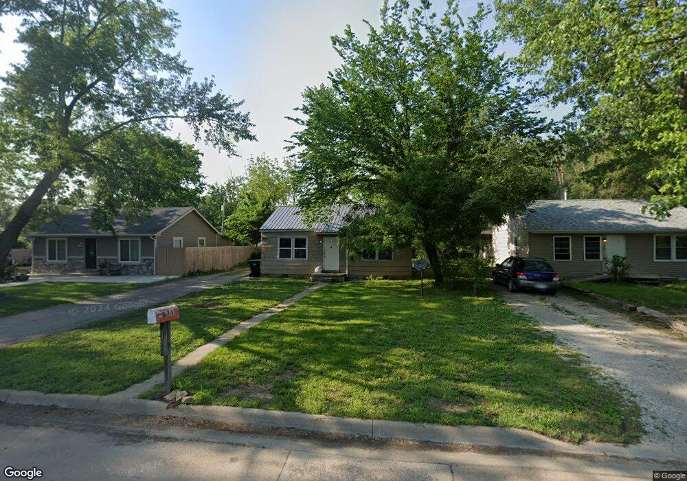 934 SE Pinecrest Dr, Topeka, KS 66605 - photo 1