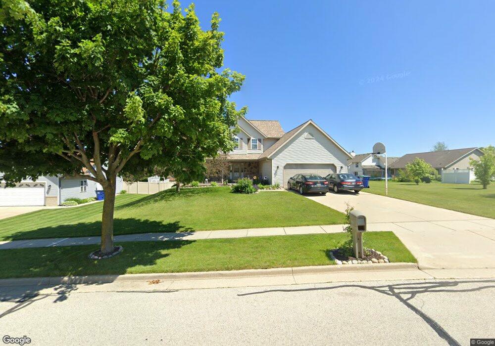 1148 Ellys Way, Slinger, WI 53086 - photo 1