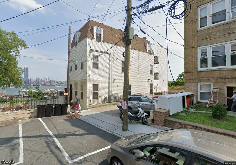 5-7 Oak St unit 5, Weehawken, NJ 07086 - photo 1