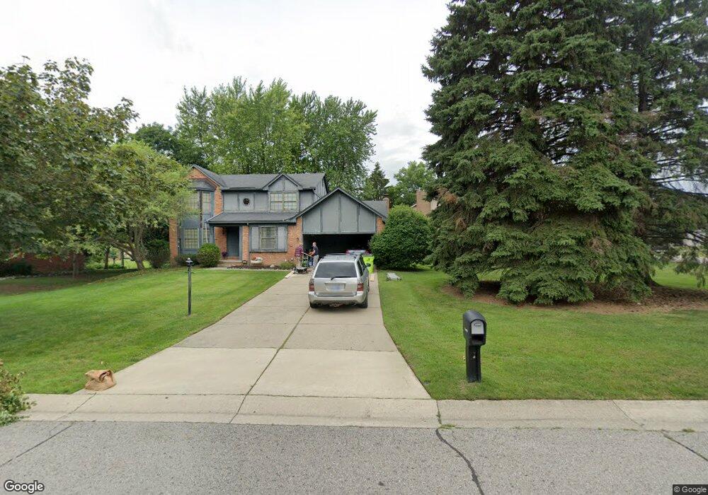 5240 New Ct, West Bloomfield, MI 48323 - photo 1