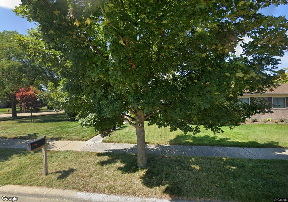 29901 Willow Pointe Dr, Roseville, MI 48066 - photo 1