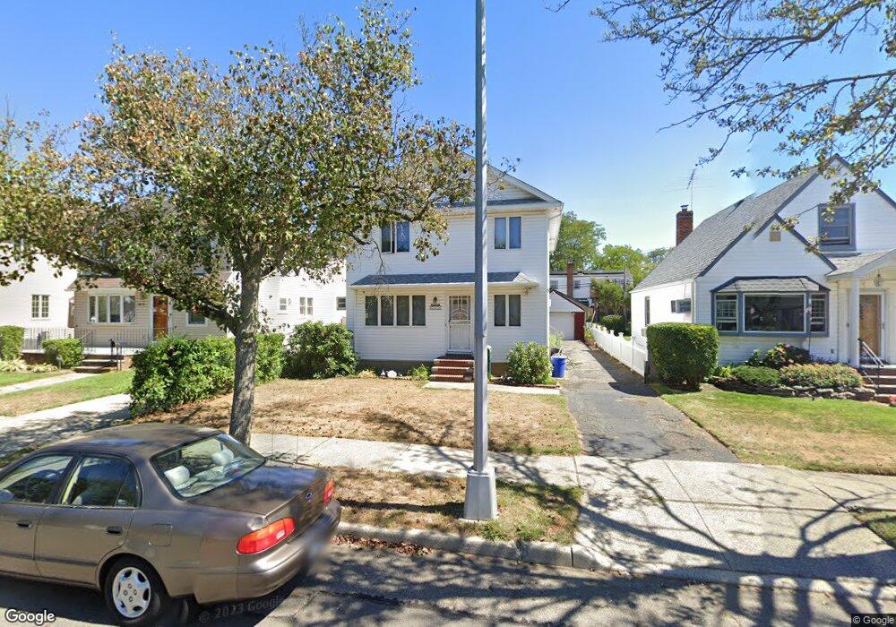 8115 267th St, Glen Oaks, NY 11004 - photo 1