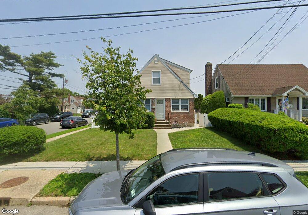 94 Sheridan Blvd, Mineola, NY 11501 - photo 1
