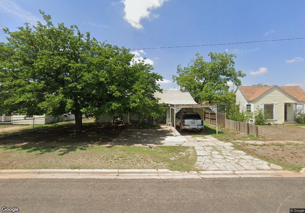 315 Aileen St, Plainview, TX 79072 - photo 1
