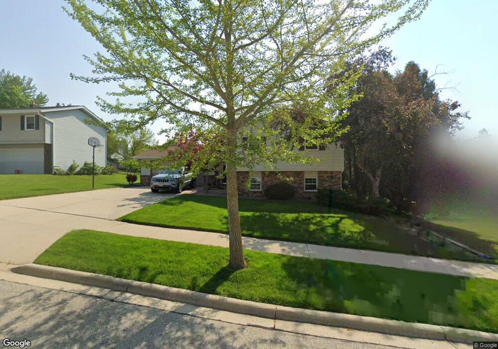 813 Squire Ln, West Bend, WI 53090 - photo 1