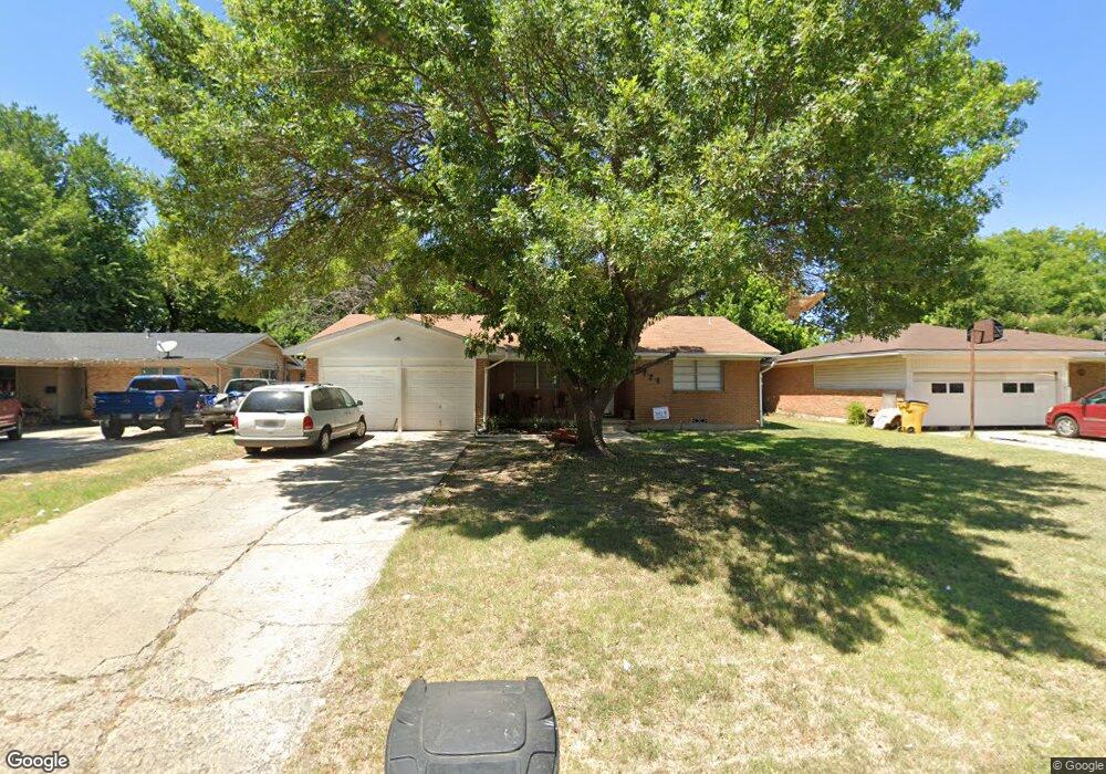 1721 Harris St, Gainesville, TX 76240 - photo 1