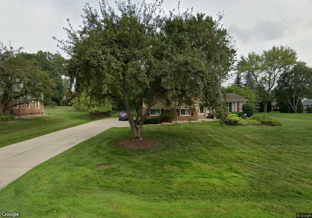2933 Whittier Dr, Bloomfield Hills, MI 48304 - photo 1