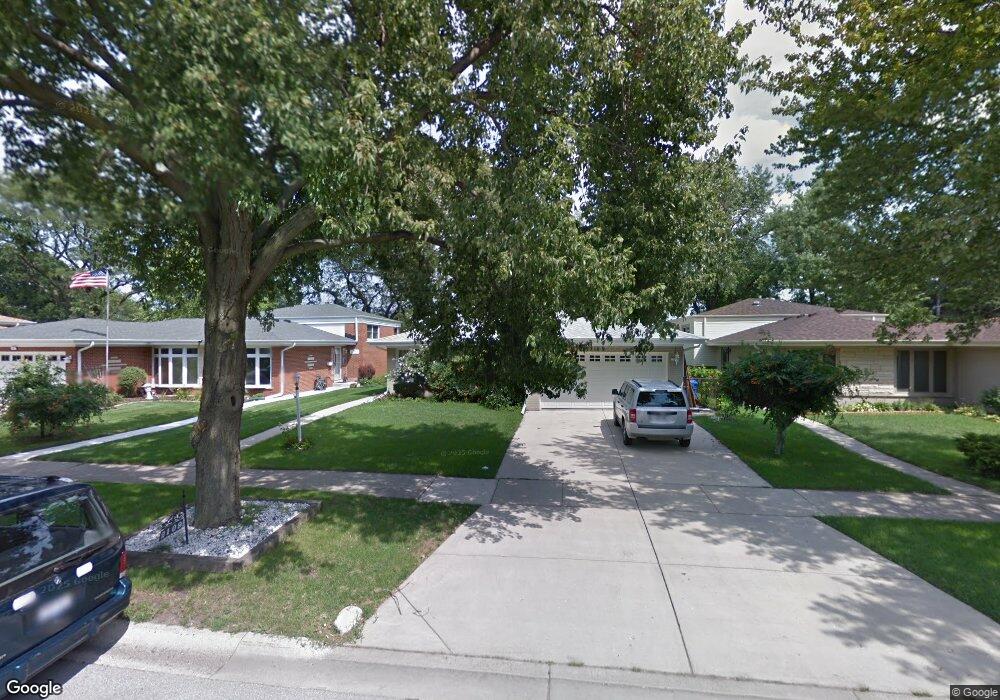 2109 Eastview Dr, Des Plaines, IL 60018 - photo 1