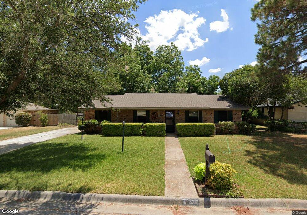 2006 Woodlawn St, Gainesville, TX 76240 - photo 1