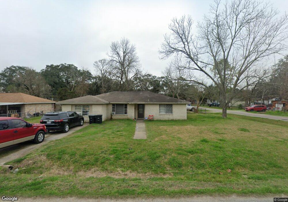 1223 W Snyder St, Alvin, TX 77511 - photo 1