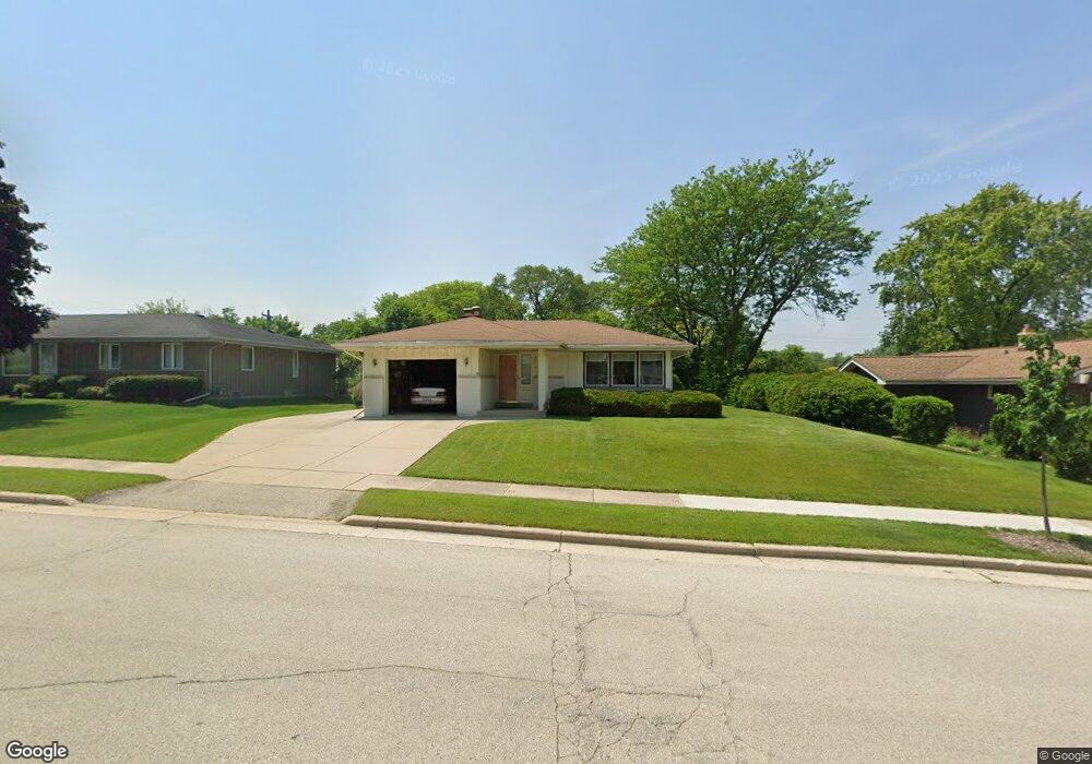 2014 Manhattan Dr, Waukesha, WI 53186 - photo 1