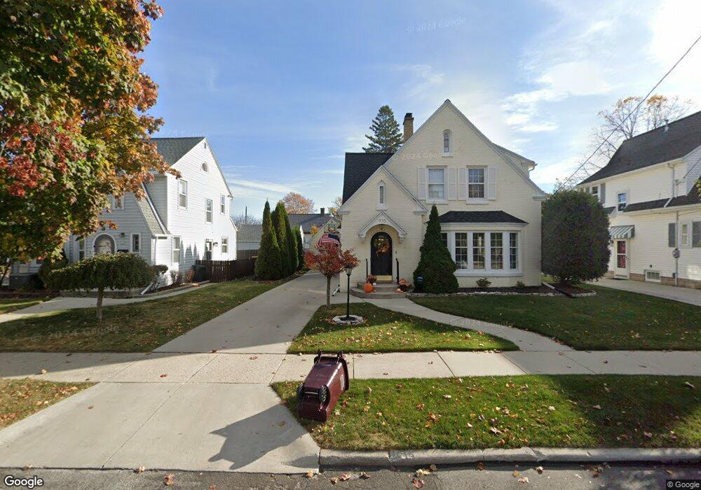 939 N 12th St, Manitowoc, WI 54220 - photo 1