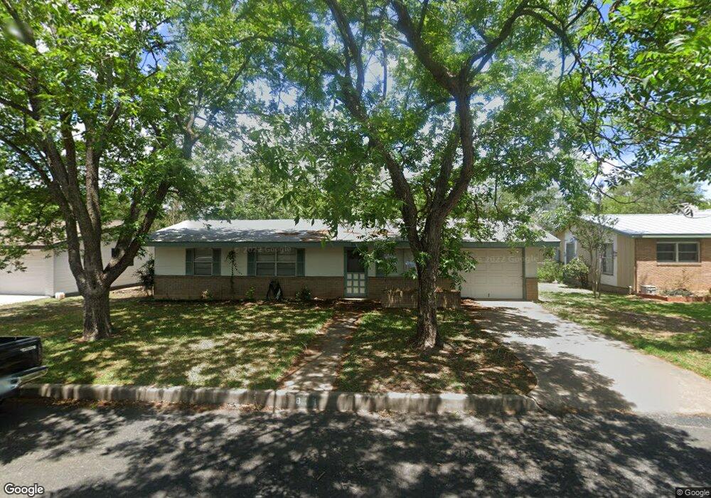 814 Sunset St, Fredericksburg, TX 78624 - photo 1