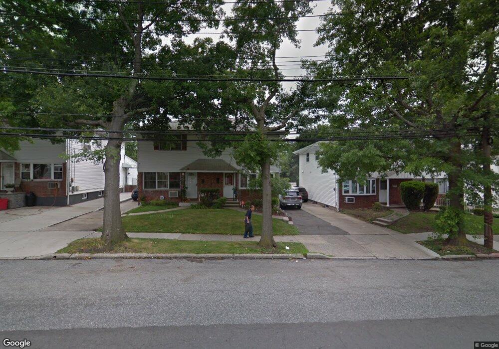 5744 Little Neck Pkwy, Little Neck, NY 11362 - photo 1