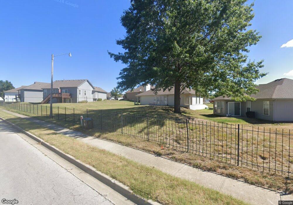 410 NW Wimbleton Ct, Blue Springs, MO 64014 - photo 1