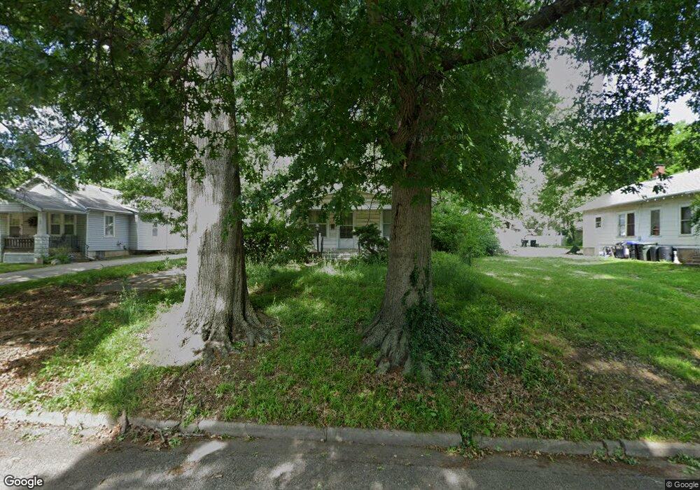 1523 SW Collins Ave, Topeka, KS 66604 - photo 1