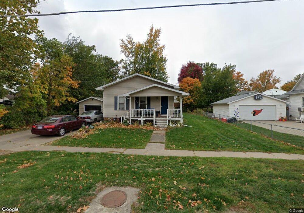 617 W 4th St S, Newton, IA 50208 - photo 1