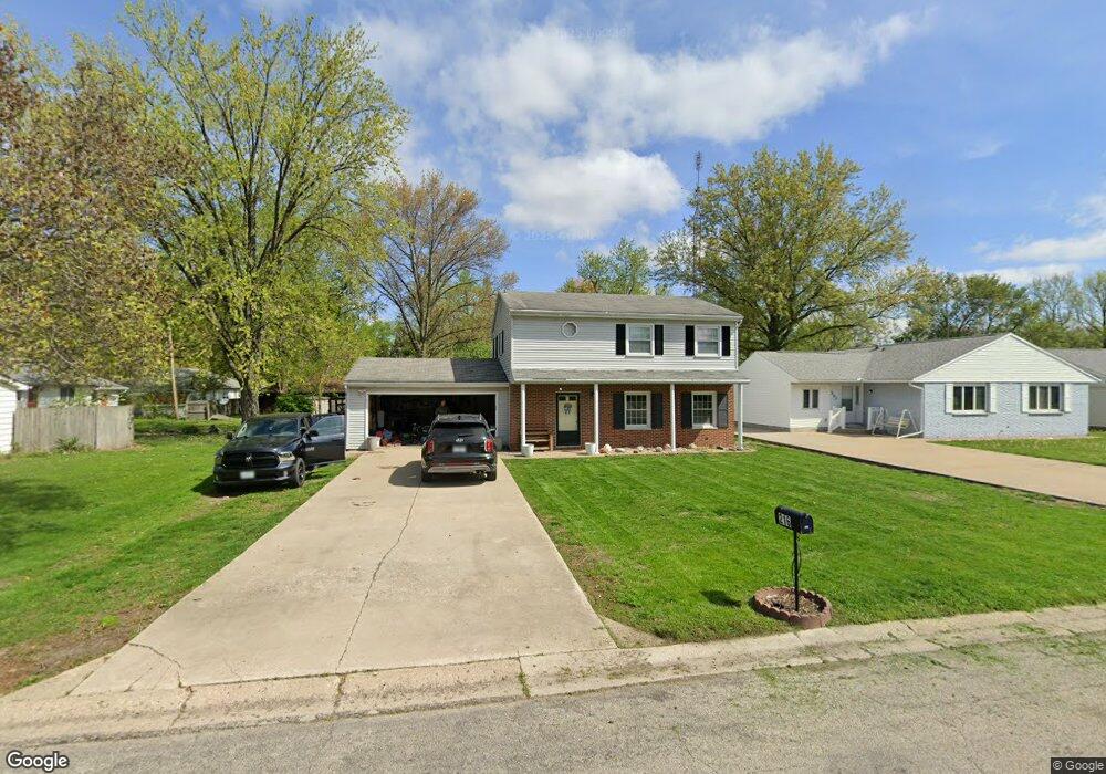 216 Rochelle Ave, Lincoln, IL 62656 - photo 1