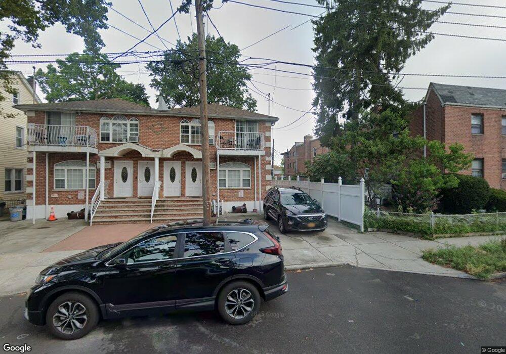 7818 166th St, Fresh Meadows, NY 11366 - photo 1