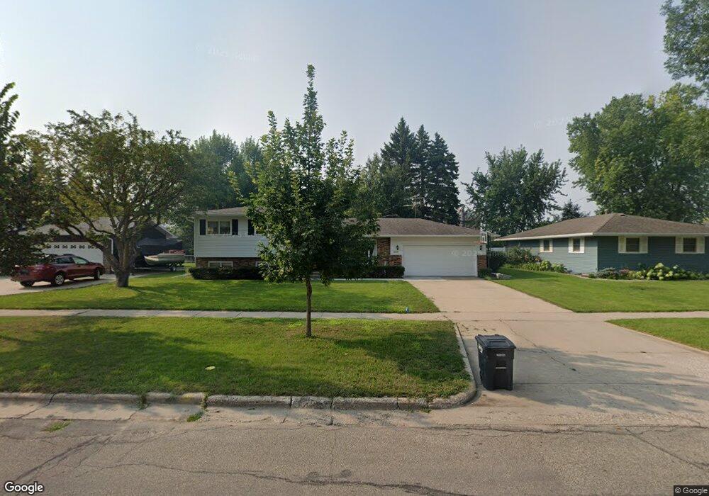 23 S Woodcrest Dr N, Fargo, ND 58102 - photo 1