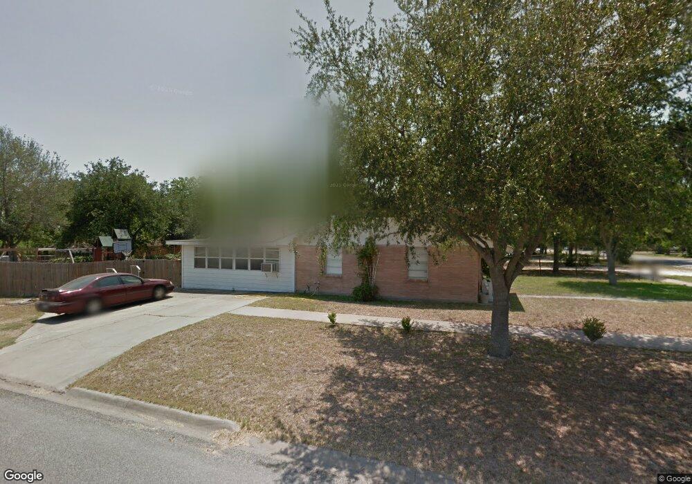 1101 W Hutchinson St, Beeville, TX 78102 - photo 1