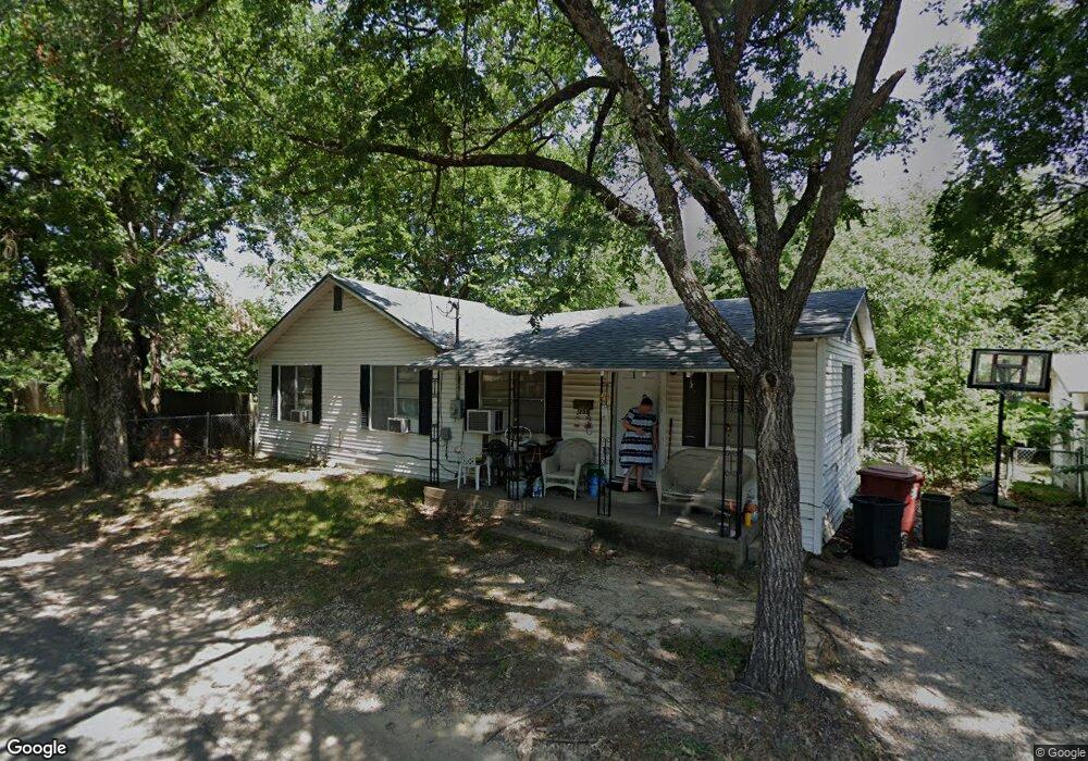 208 S 2nd St, Bonham, TX 75418 - photo 1