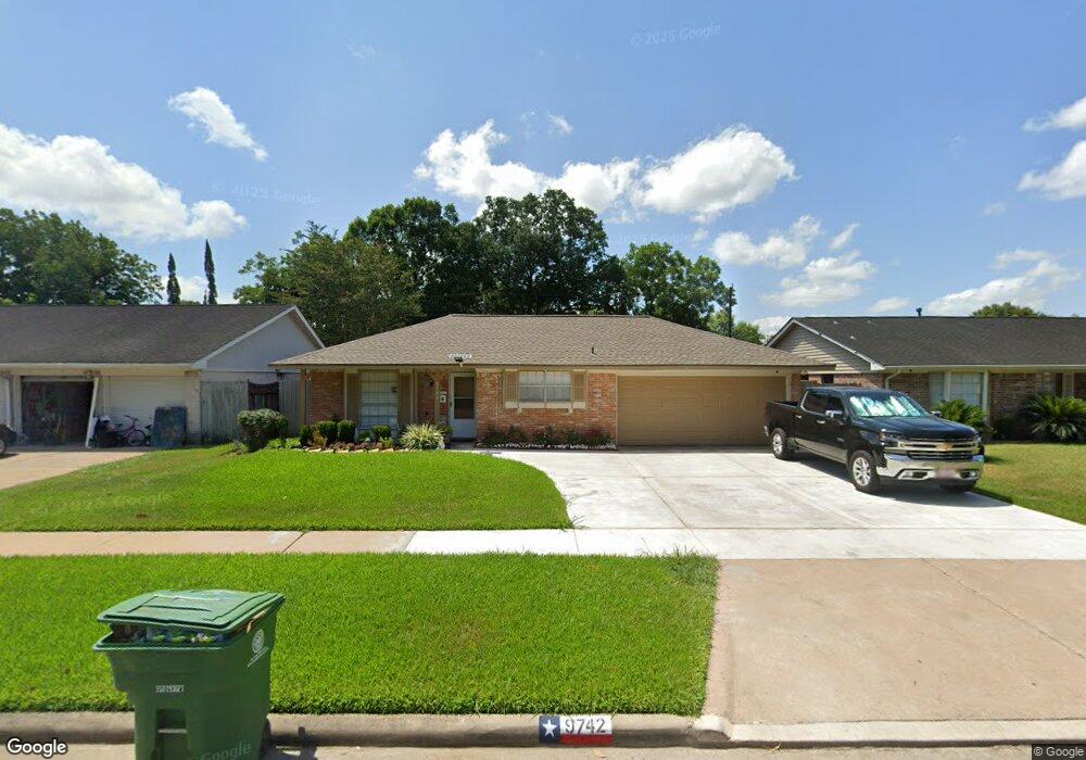 9742 Southport Dr, Houston, TX 77089 - photo 1