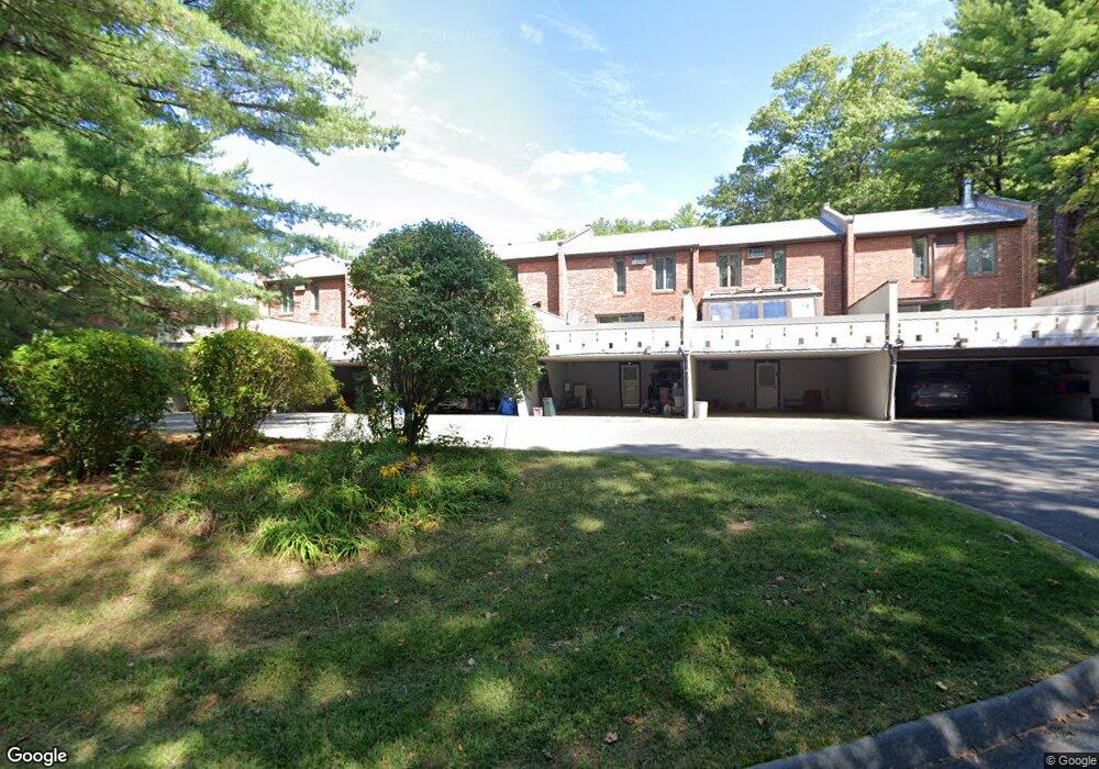 10 Sutton Ct, Amherst, MA 01002 - photo 1