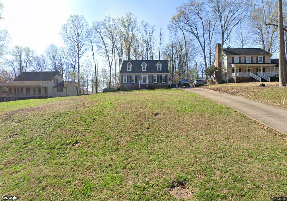 805 Tanglewood Dr, Siler City, NC 27344 - photo 1