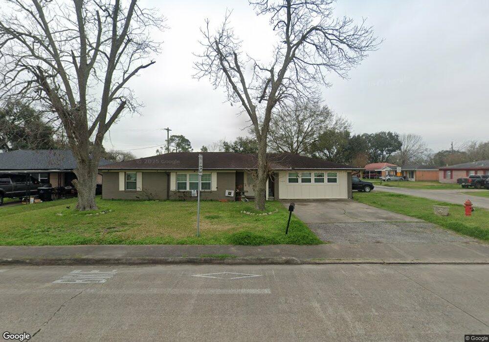 1309 Stadium Dr, Alvin, TX 77511 - photo 1