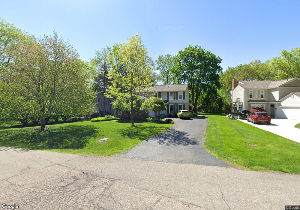 229 Eileen Dr, Bloomfield Hills, MI 48302 - photo 1