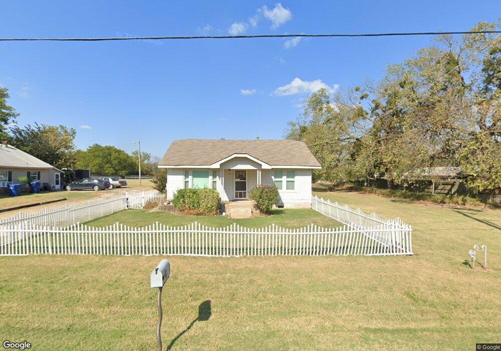 215 Phillips St, Tecumseh, OK 74873 - photo 1