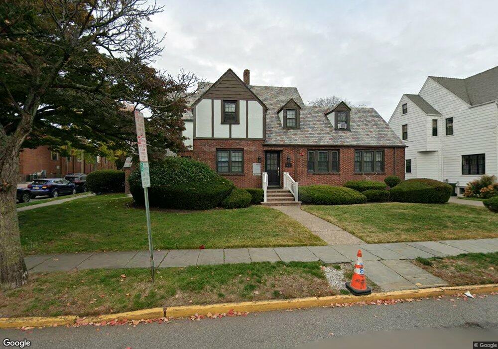 52 Chestnut St, Rutherford, NJ 07070 - photo 1