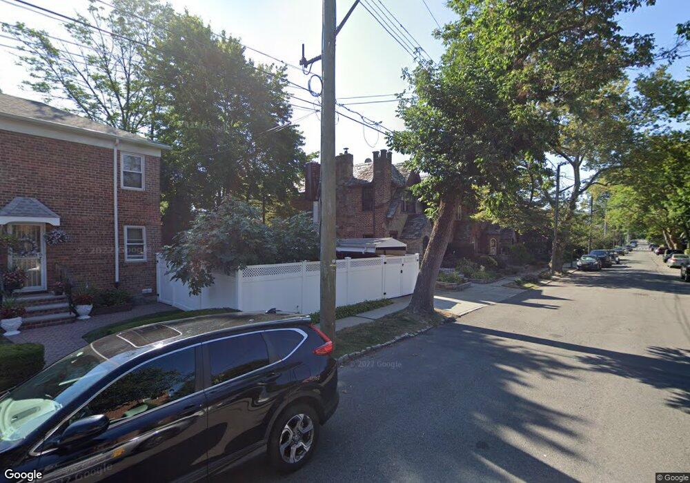 2911 166th St, Flushing, NY 11358 - photo 1