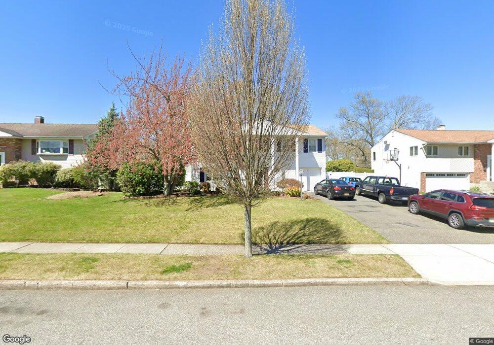 19 Chatham Rd, ComMacK, NY 11725 - photo 1