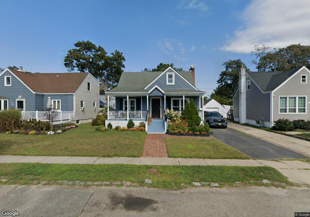 120 Venetian Blvd, Lindenhurst, NY 11757 - photo 1