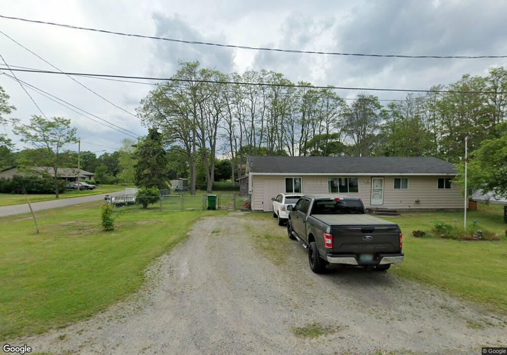 913 Farnsworth St, Oscoda, MI 48750 - photo 1