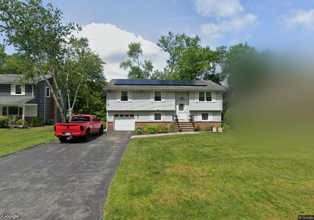 88 Three Lakes Dr, Stamford, CT 06902 - photo 1