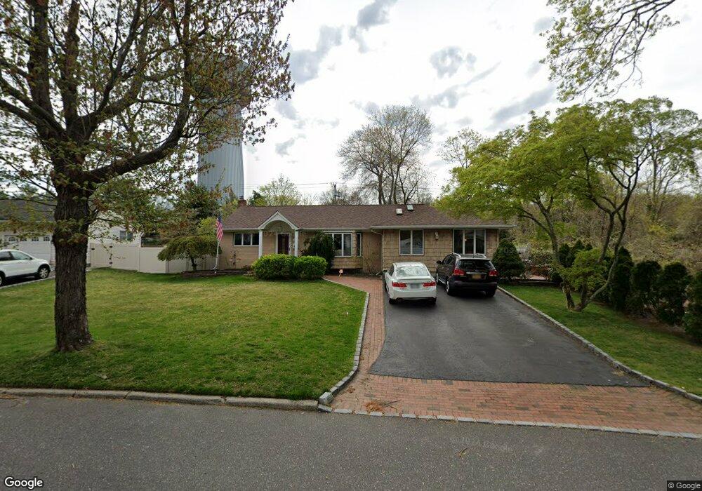22 Tyram Ln, ComMacK, NY 11725 - photo 1